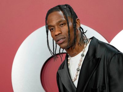 Travis Scott es arrestado en Miami Beach por gritar ebrio a la gente en un yate