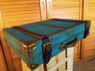 Desempolvá las valijas viejas o llenas de polvo que tenés en casa: creá estas mesas tan originales y con onda