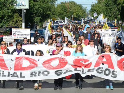 No les alcanza: docentes santacruceños rechazaron la propuesta salarial del gobernador