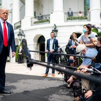 Los fiscales demócratas piden a Trump testificar en el impeachment