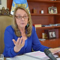 Alicia Kirchner celebró la firma del convenio entre la Fundación YPF y la provincia de Santa Cruz