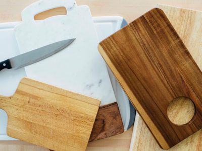 Con una tabla de cocina vieja y sin gastar un peso: armá este fabuloso y práctico proyecto para tu cocina