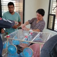 Médicos del IMSS arman con pvc y plástico dispositivo para pacientes con covid-19