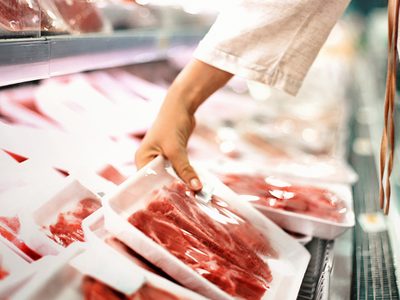 Supermercados y el Gobierno acordaron congelar los precios de la carne vacuna hasta el lunes