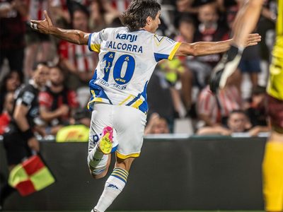 Rosario Central ganó en Córdoba, con polémica, y le sacó 3 puntos a Riestra