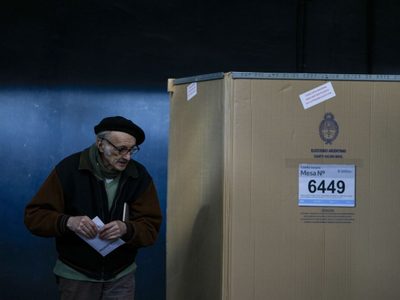 Argentina vota en unas primarias que medirán anhelo de cambio