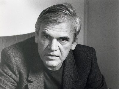 La insoportable levedad del ser; el escritor prohibido Milan Kundera muere en París