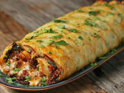Arrollado de papa y carne: crujiente y cremoso a la vez, la receta para comer y quedar como un duque