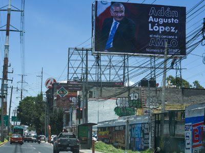 Tras llamado de atención de AMLO, Morena pide a “corcholatas” deslindarse de espectaculares