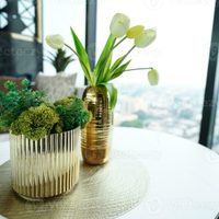 El secreto de los expertos para limpiar floreros por dentro y que queden tan relucientes como el primer día