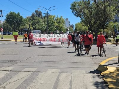 Marcharon los Guardavidas en reclamo de una recomposición salarial