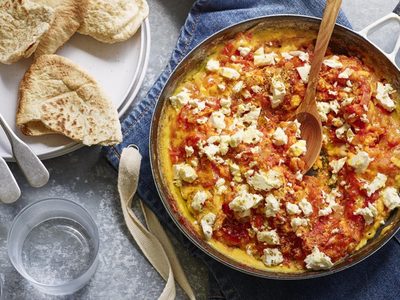 Probá esta receta proteica griega: Strapatsada, el revuelto fácil que no puede faltar en tu cena