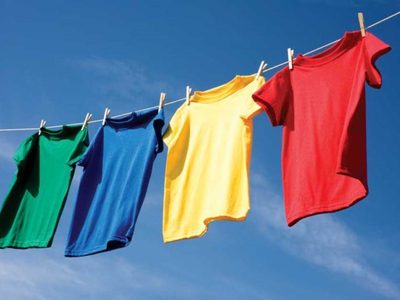 Deshacete para siempre de todo tipo de manchas en tu ropa de color con un truco viral que no falla
