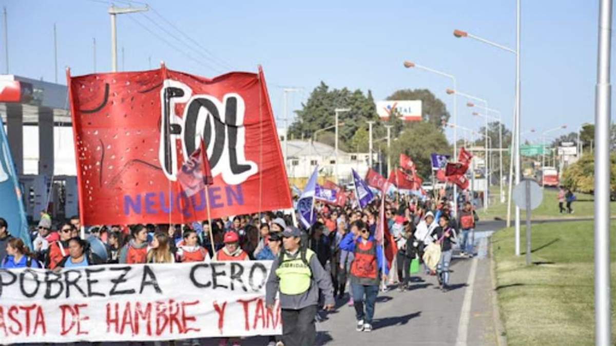 Protesta social por la ciudad de Neuquén. Fuente: (Twitter)