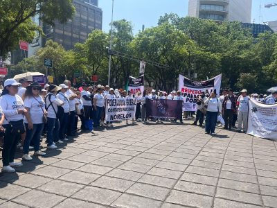 Protestan casi 300 empleados contra eliminación de fideicomisos y ataques al Poder Judicial