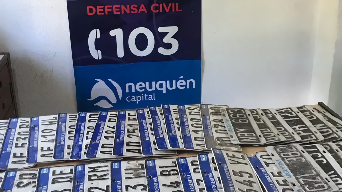 Patentes que se encuentra en el depósito de Defensa Civil. Fuente: (Twitter)