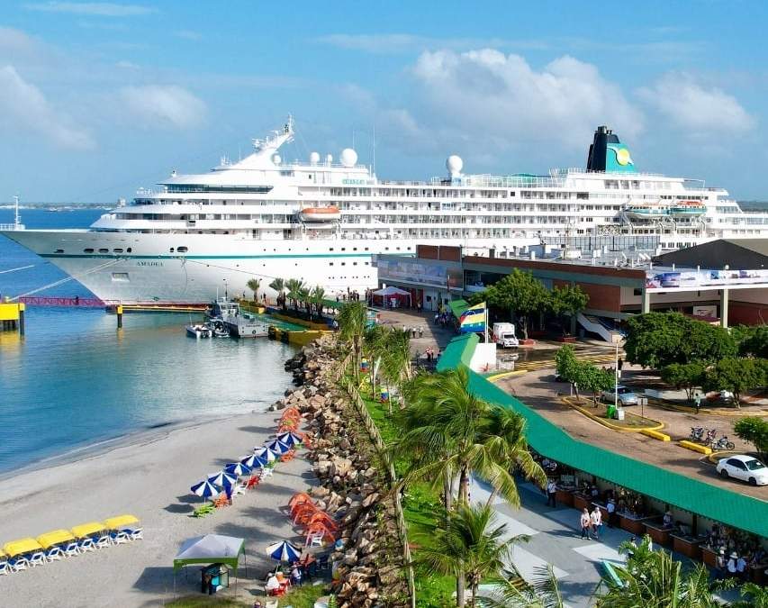 El crucero Amadea en Isla Margarita.