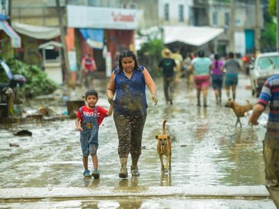 Gobierno de CDMX y Morena instalan centros de acopio para damnificados por lluvias