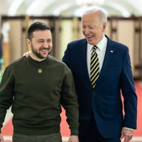 Zelenski agradece a Biden el apoyo de EU al pueblo de Ucrania