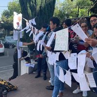 Estudiantes de la UAEMex arman tendederos para denunciar acoso de profesores