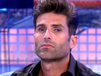 Telecinco destrozó la imagen de Efrén Reyero con el poli de “Sábado Deluxe”: mintió en casi todo