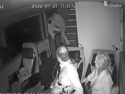 Muere pasajero tras romper ventana y saltar de un autobús en movimiento en SLP (Video)