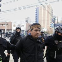 La Policía desalojó a familias mapuches que bloqueaban el ingreso a Casa de Gobierno en Neuquén