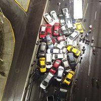 Pavimento congelado provoca carambola de 28 vehículos en NL; hay dos heridos