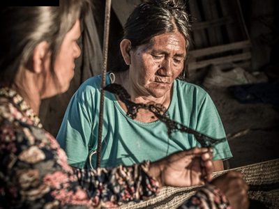 Una fundación fomenta el trabajo artesanal de mujeres Wichi
