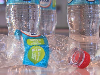 Guardá varias botellas de plástico vacías: así podés crear esto tan útil para tu hogar