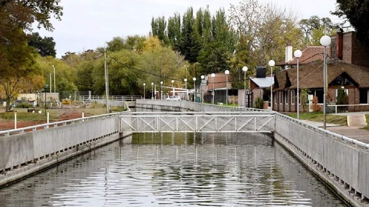 El Arroyo Durán recibe el 80 % de los desagües pluviales de la ciudad hasta desembocar en el río Limay. Fuente: (Gobierno de Neuquén)