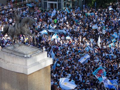 La scalonetta llegó a la final y los hinchas de Neuquén colmaron el monumento