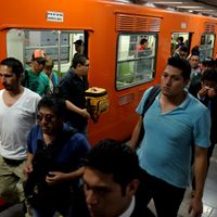Cierran estaciones Zócalo y Pino Suárez del Metro por marcha del 2 de octubre
