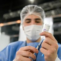 El 50% de los mayores de 20 años recibieron al menos una dosis de la vacuna contra el coronavirus