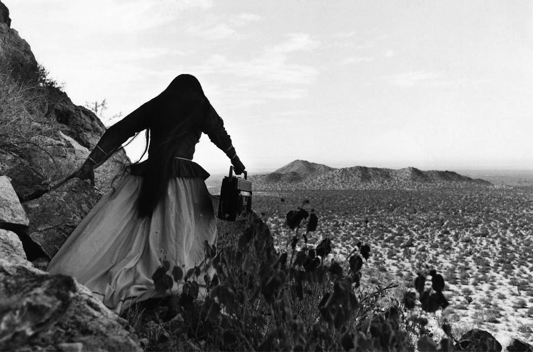 Mujer ángel, desierto de Sonora, México, 1979.