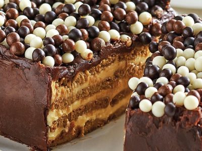 Torta de la abuela sin horno y súper barata: capas de galletas, crema y chocolate para un postre infalible