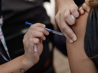 El IMSS aplicará vacunas contra influenza y Covid-19 en estas fechas y sitios