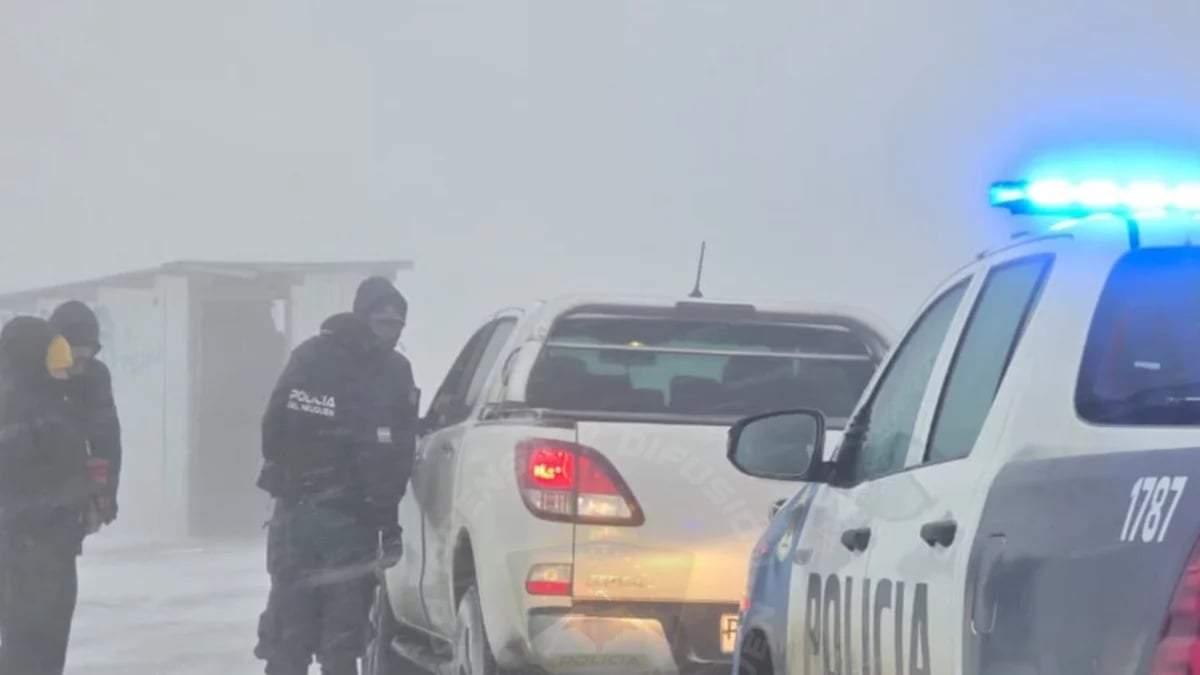 La Policía y Defensa Civil rescataron a la mujer. fuente: (Policía del Neuquén)