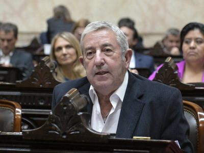 Cobos acusó a Milei de "insensible" por el aumento de la garrafa social