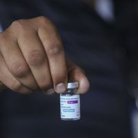 Liberan en dos lotes 1.7 millones de dosis más de la vacuna de AstraZeneca
