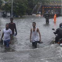 Ya son más de cien los muertos por las inundaciones y deslizamientos de tierra en India