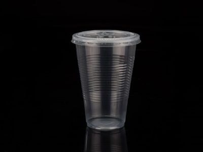 Con un vaso de plástico y un poco de creatividad, armá este proyecto súper necesario para la mesa dulce de Navidad