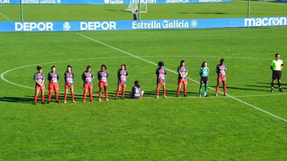 Paula Dapena se sentó en homenaje a Maradona