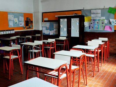 Quiénes no regresarán a las escuelas en septiembre en la provincia
