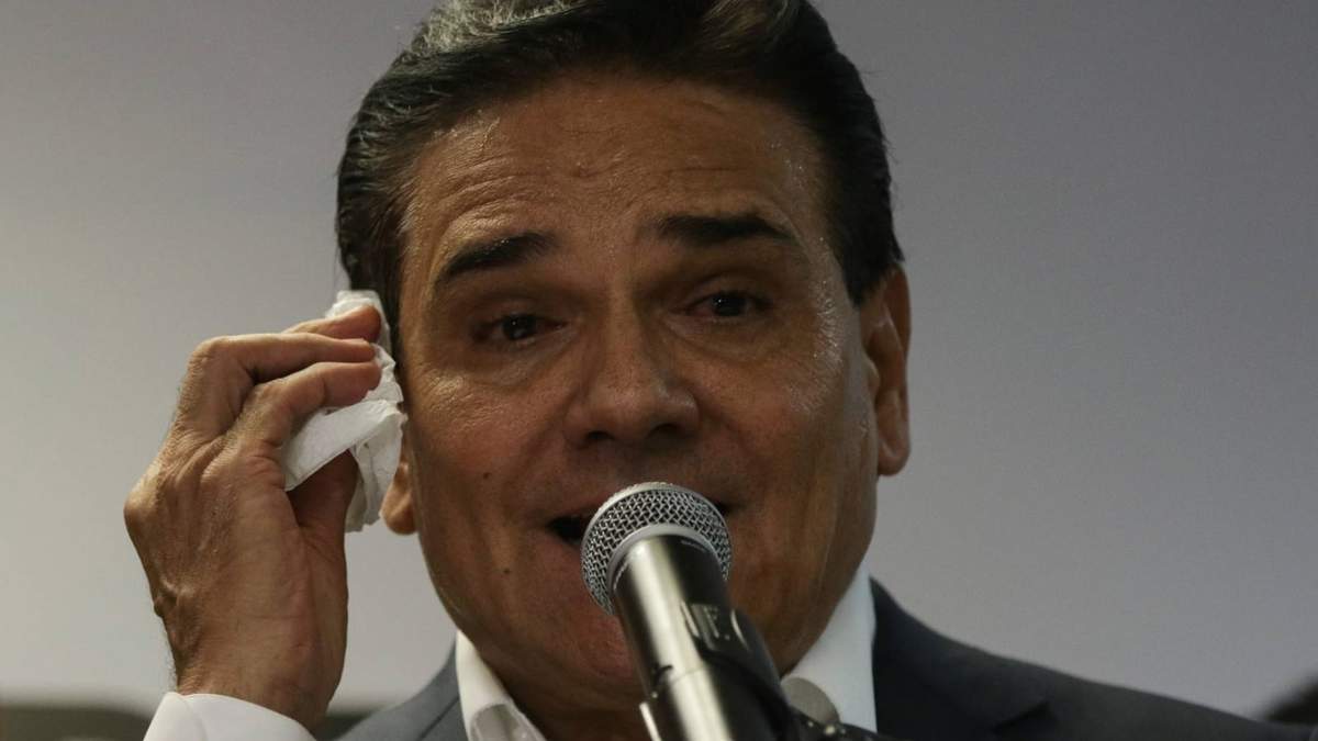 El exgobernador de Michoacán, Silvano Aureoles, tiene una orden de captura en su contra por el desfalco de más de 3 mil millones de pesos en la entidad durante su administración