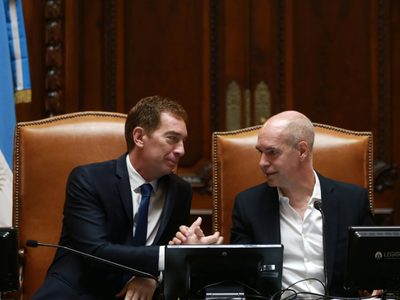 Diego Santilli le hizo este pedido a Máximo Kirchner tras la sesión de Diputados
