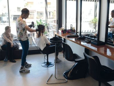 Las peluquerías de la Ciudad vuelven a abrir bajo un estricto protocolo sanitario