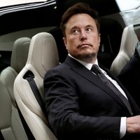 Tesla fue intimado por hacer creer a los consumidores que sus autos se manejan solos
