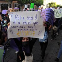 Morena en quiebra ante mujeres y jueces