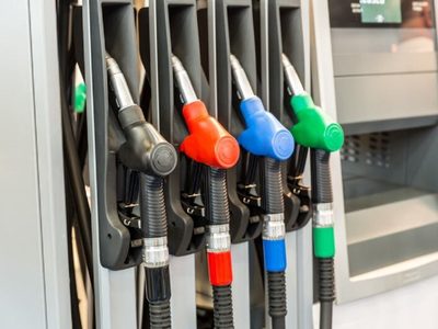 El Gobierno posterga el aumento del impuesto a los combustibles hasta mayo por la suba del petróleo